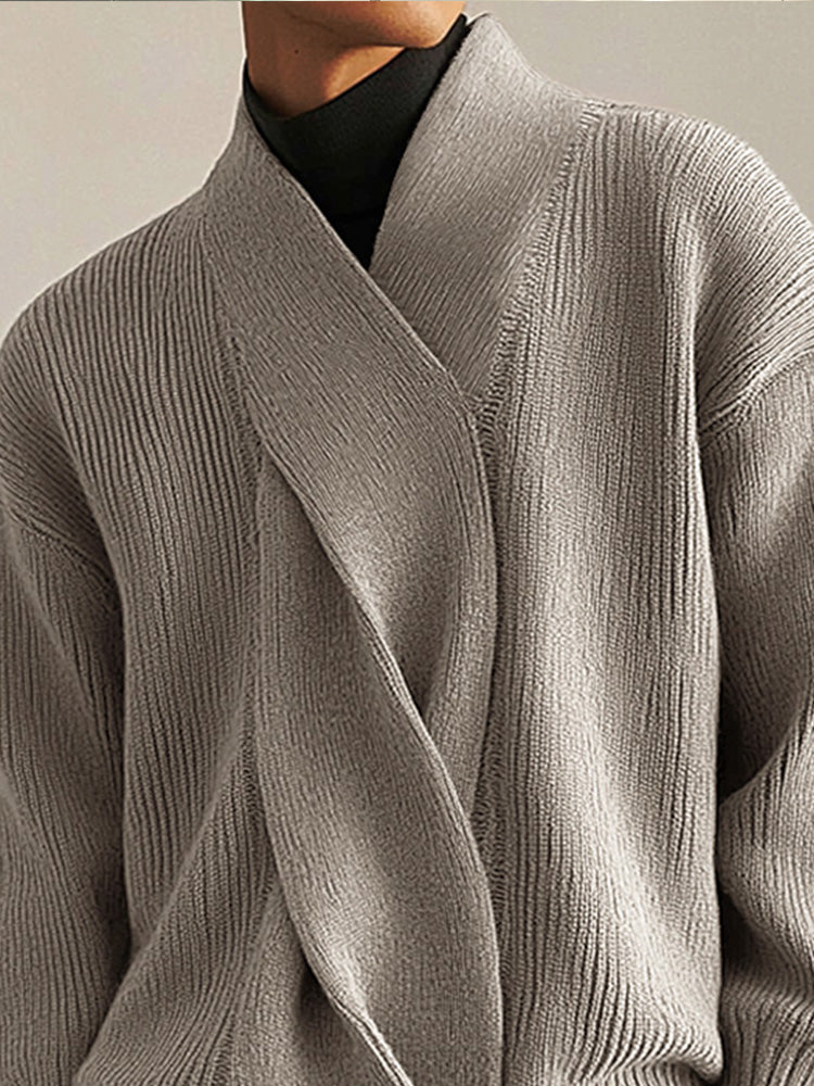 Suéter suave con diseño twist elegante