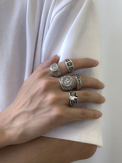 Conjunto 5 anillos con diseño totem