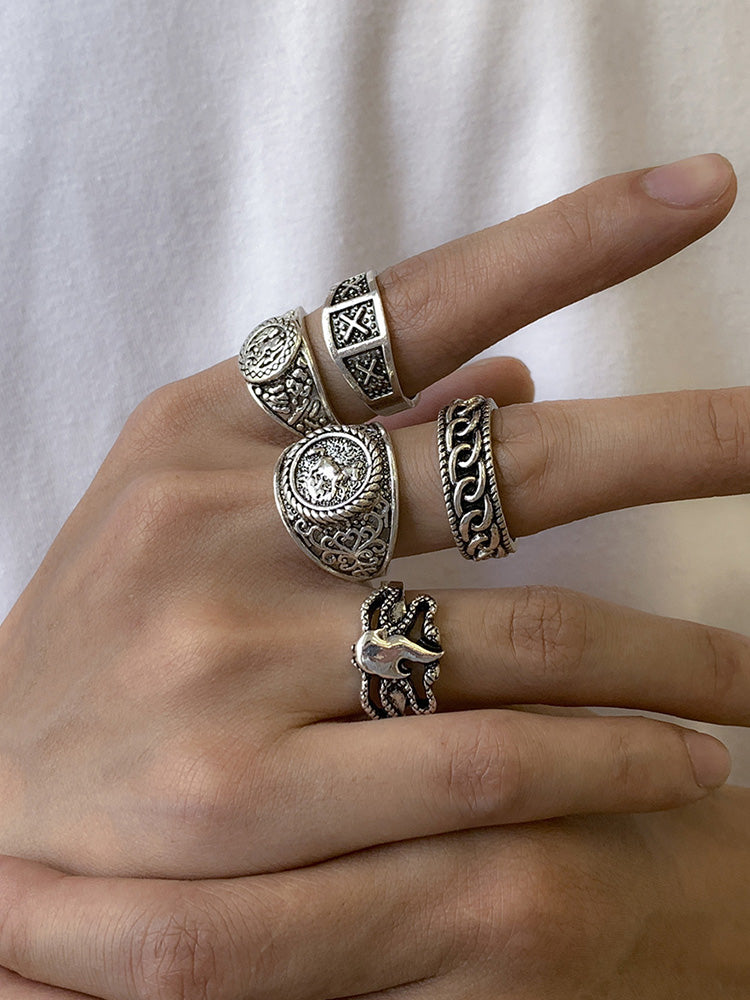 Conjunto 5 anillos con diseño totem