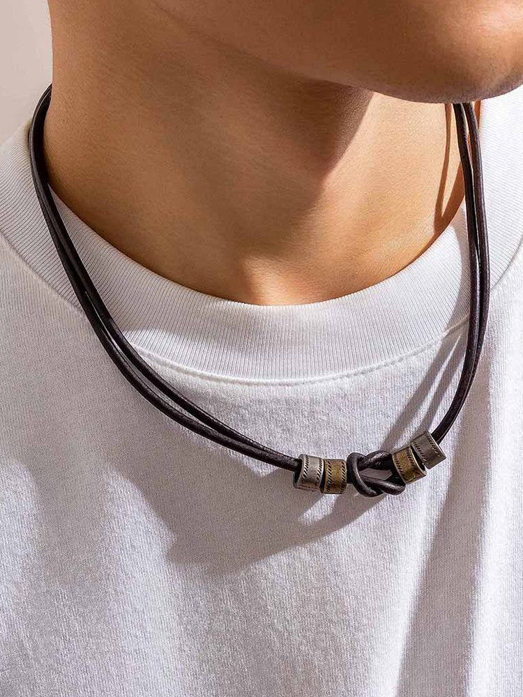 Gargantilla tipo choker de cuero