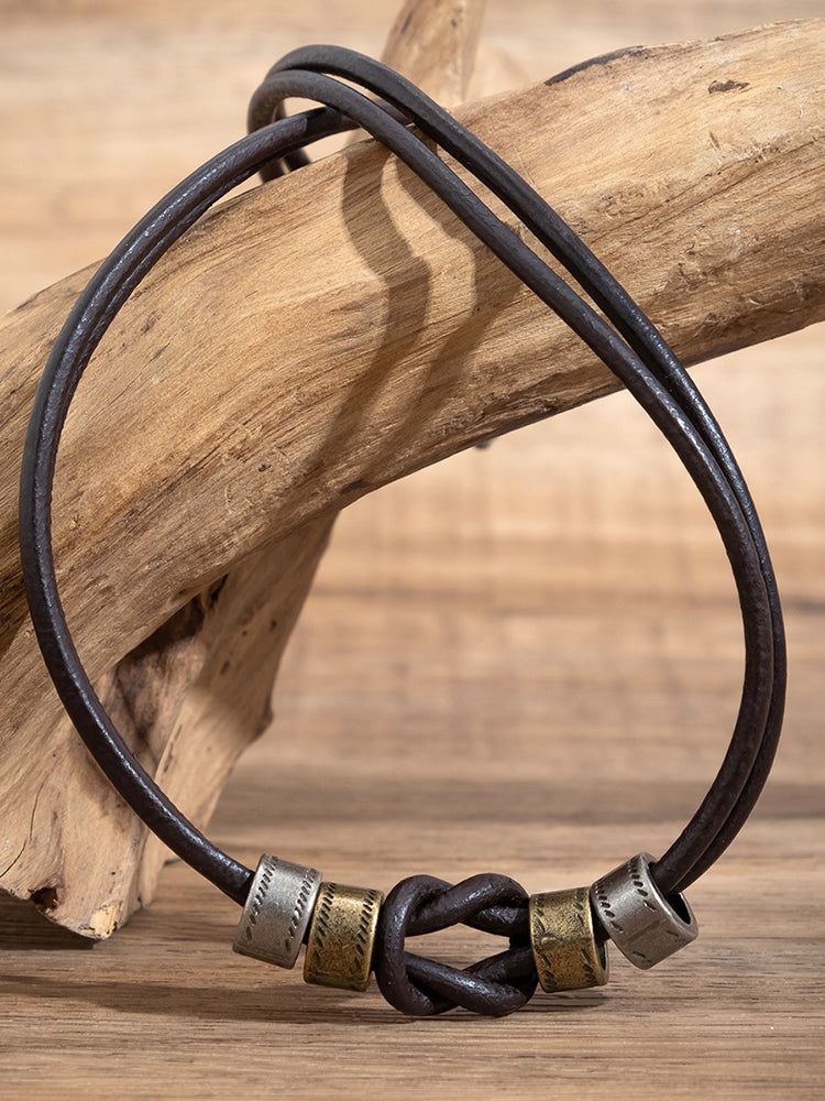 Gargantilla tipo choker de cuero