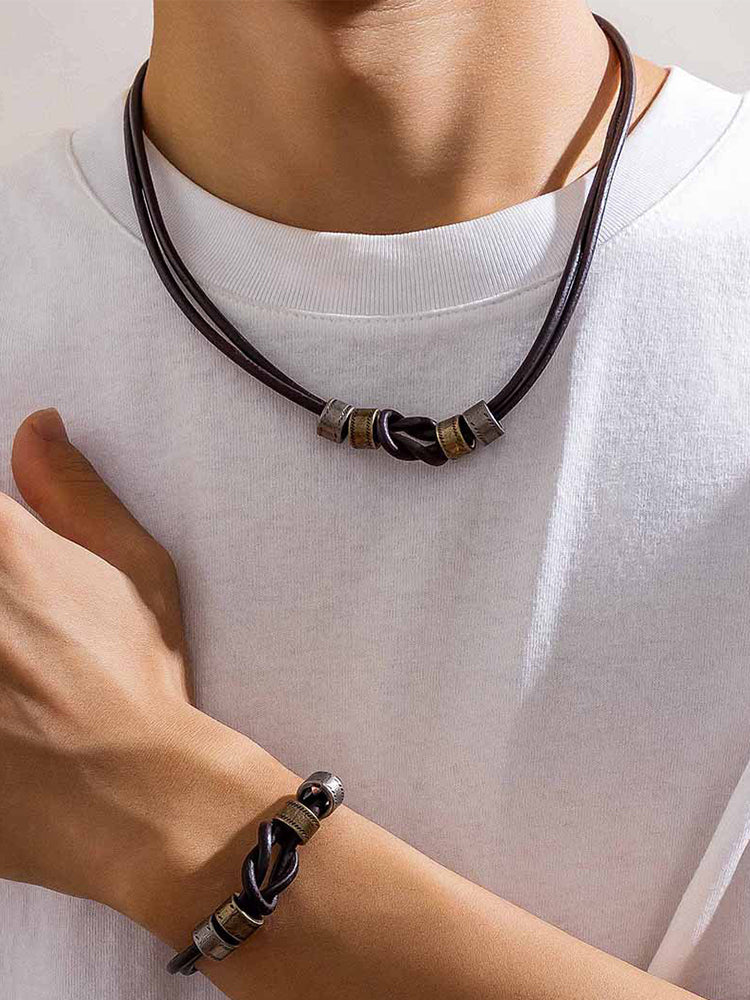 Gargantilla tipo choker de cuero