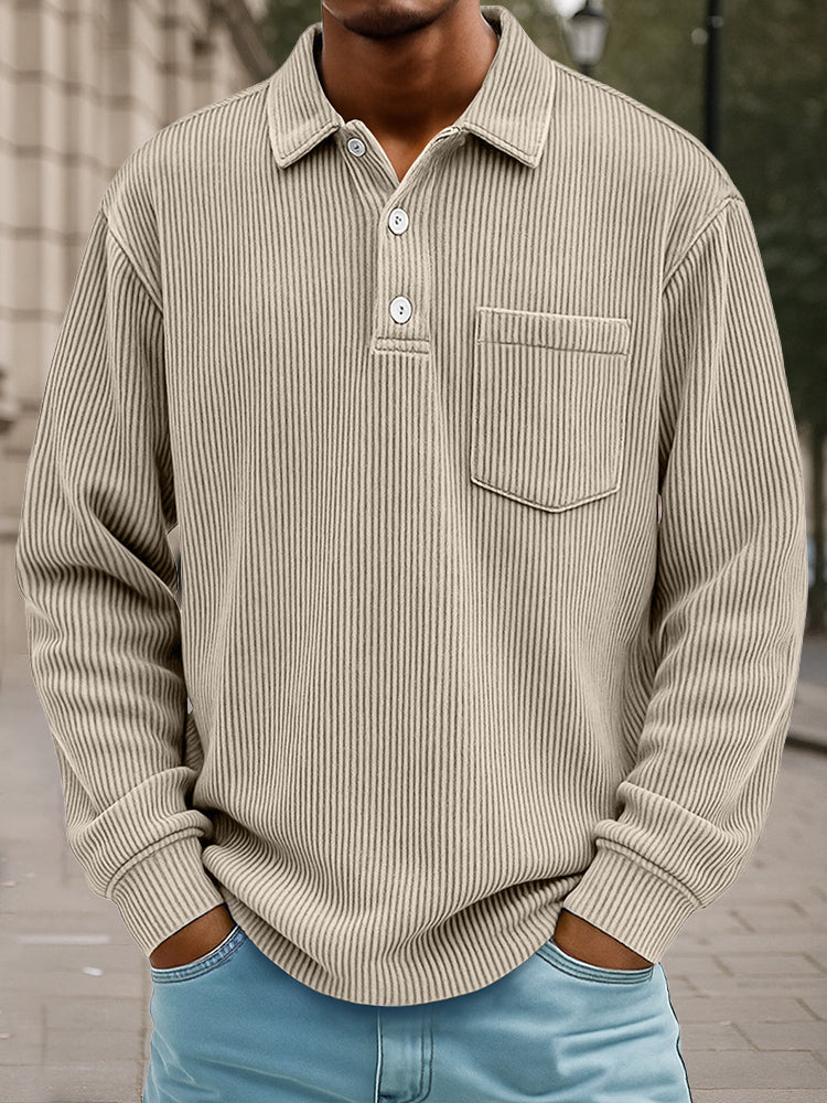Camisa polo de pana con diseño atemporal