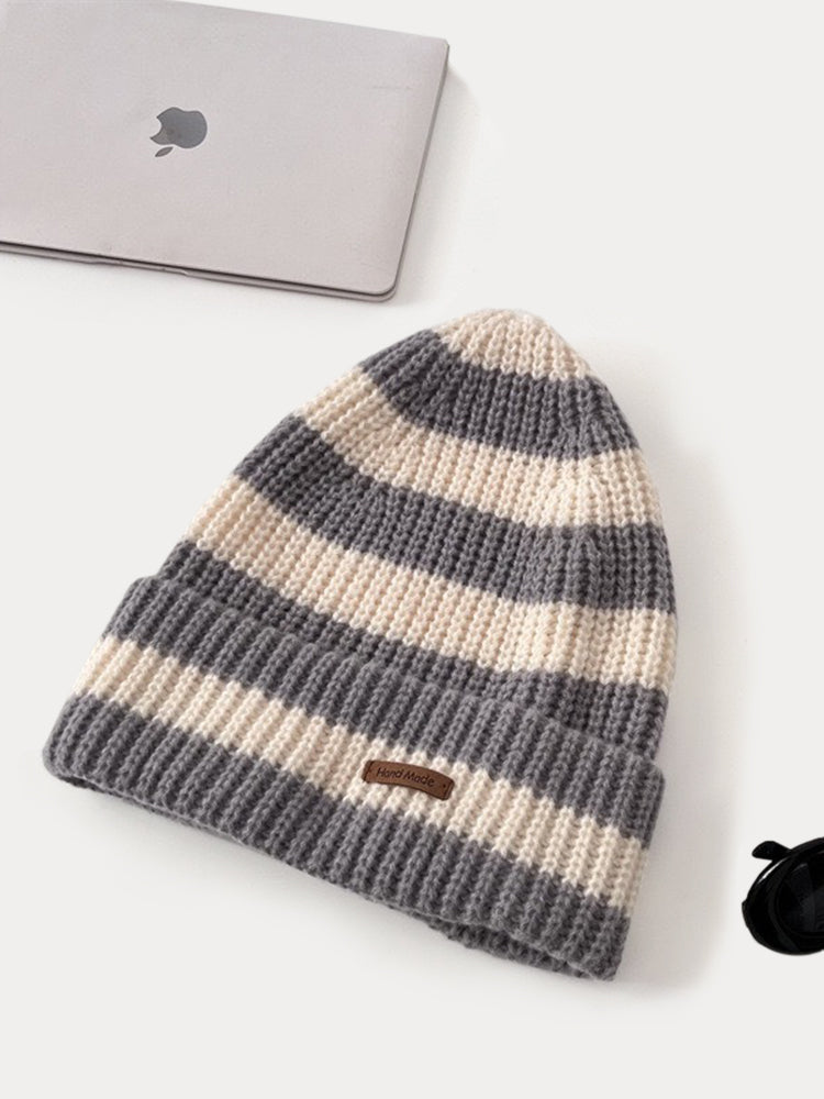 Gorro de punto a rayas cómodo y apilable