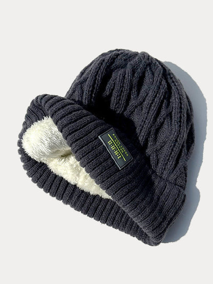 Gorro de punto y etiqueta elegante