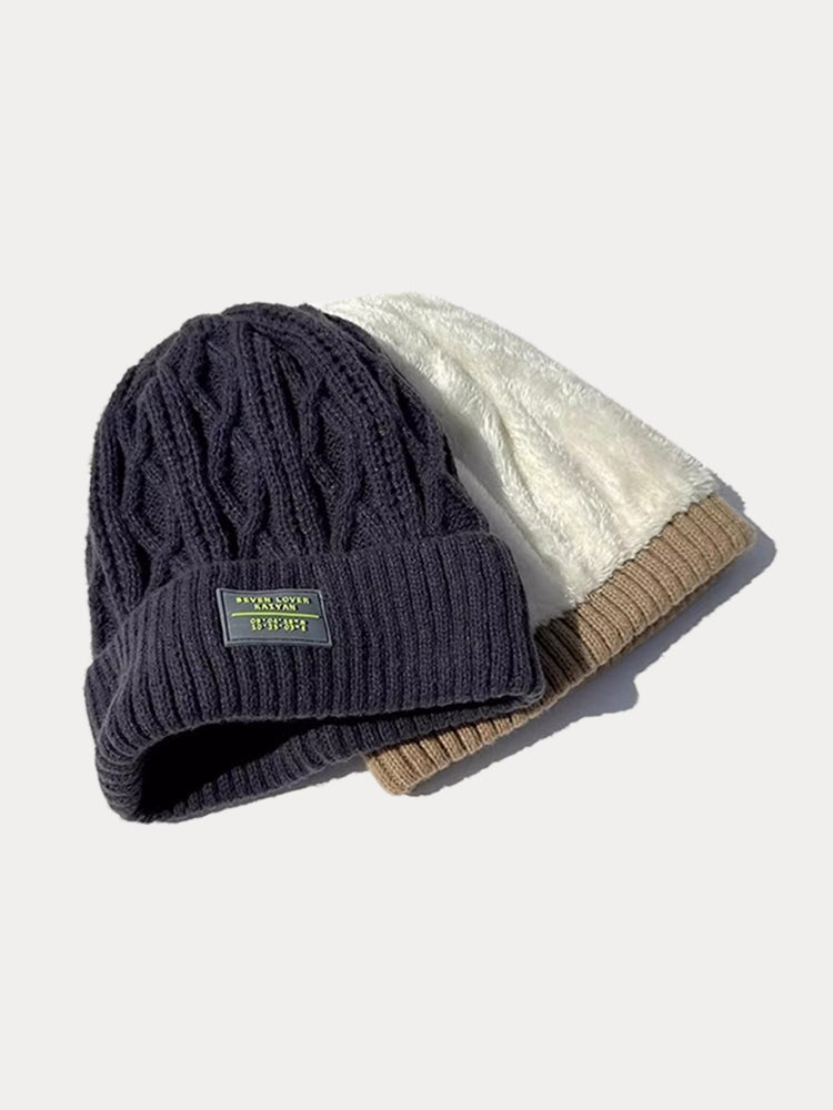 Gorro de punto y etiqueta elegante