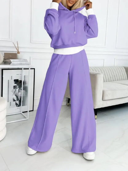 Conjunto cómodo con sudadera con capucha y pantalones holgados para damas