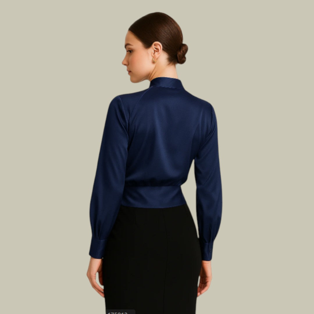 Elegante blusa de satén cruzada