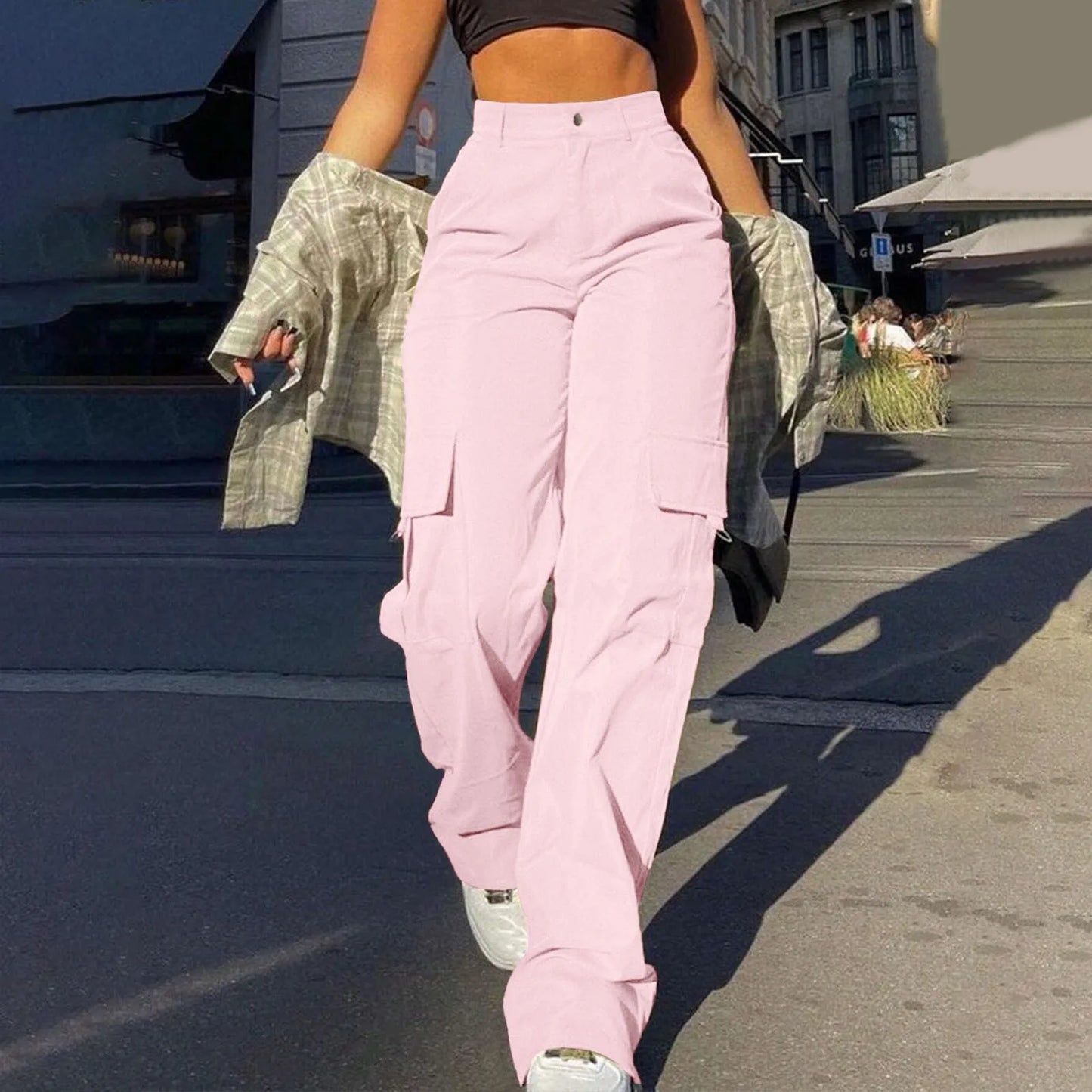 Pantalones estilo cargo con bolsillos