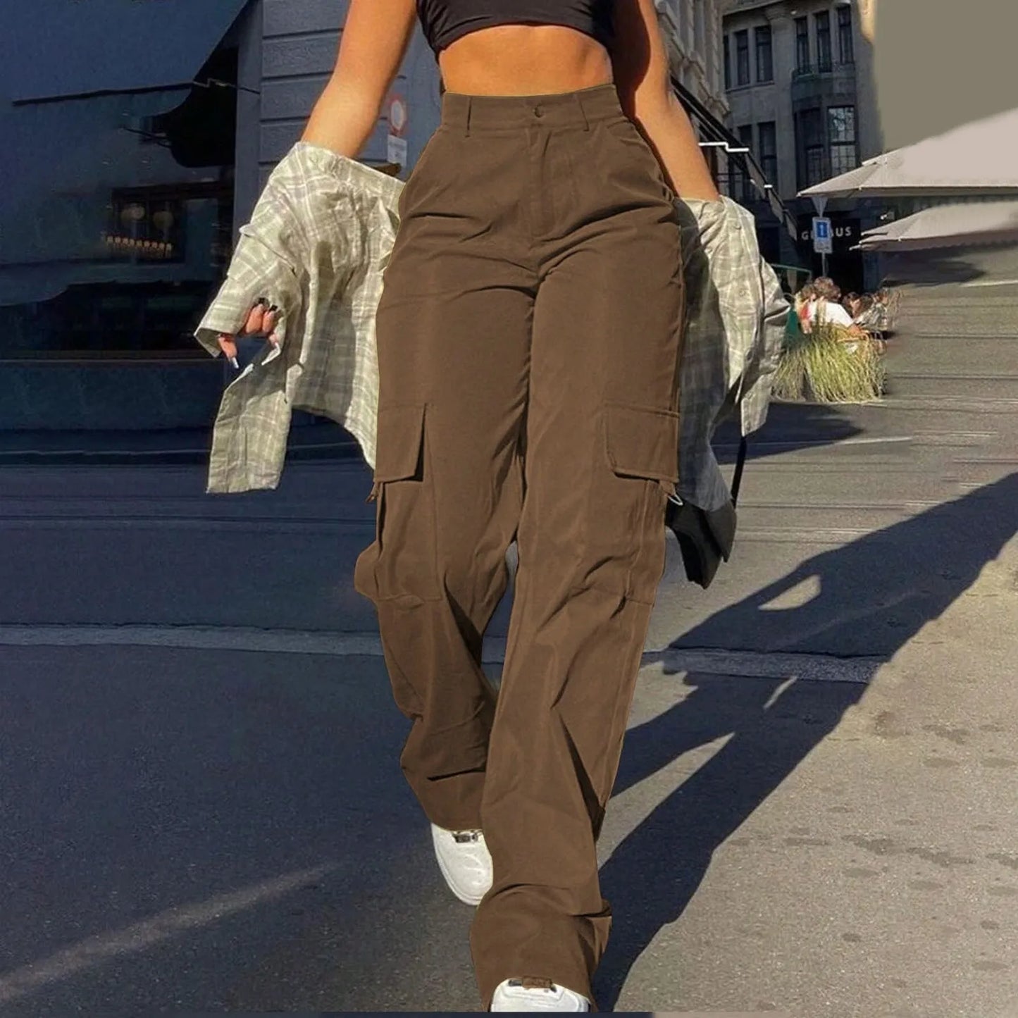 Pantalones estilo cargo con bolsillos