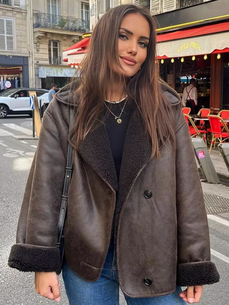 Abrigo moderno, elegante y cálido para mujer