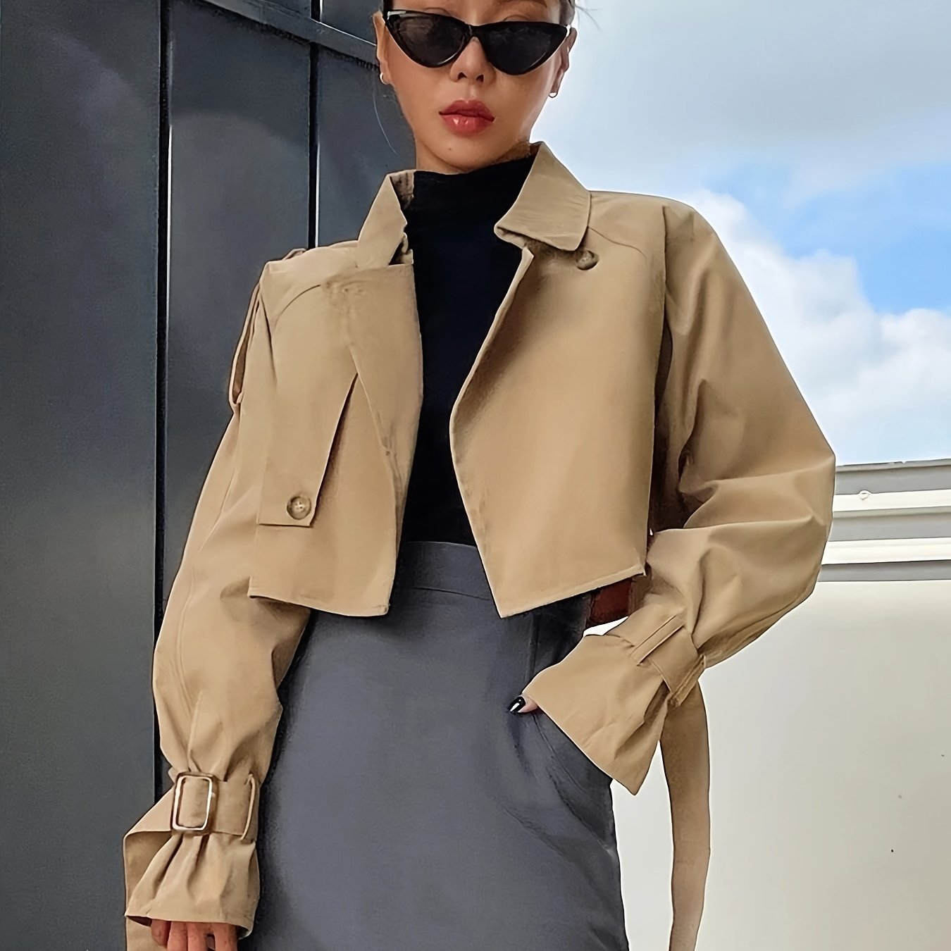 Abrigo corto en estilo de alta moda