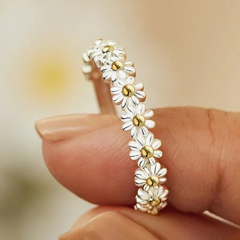 Anillo ajustable con una margarita