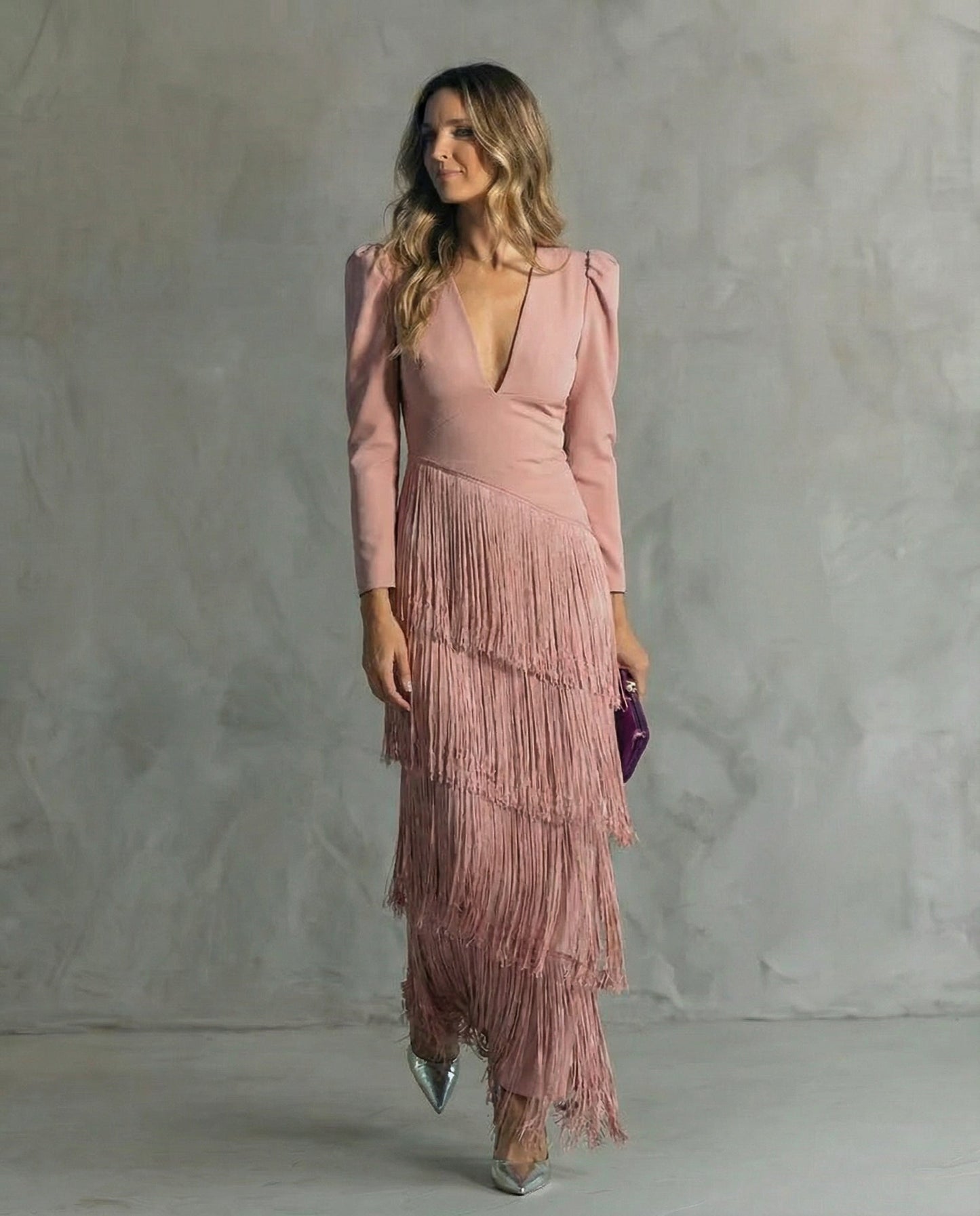 Alessia - Elegante vestido midi con mangas de flecos