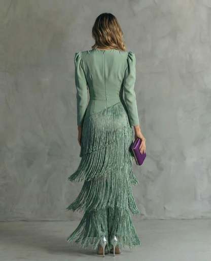 Alessia - Elegante vestido midi con mangas de flecos