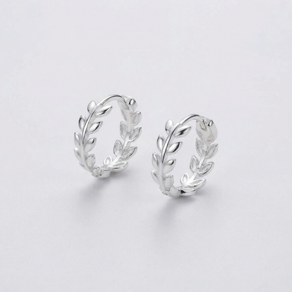 Aretes de aro con diminutas hojas de olivo