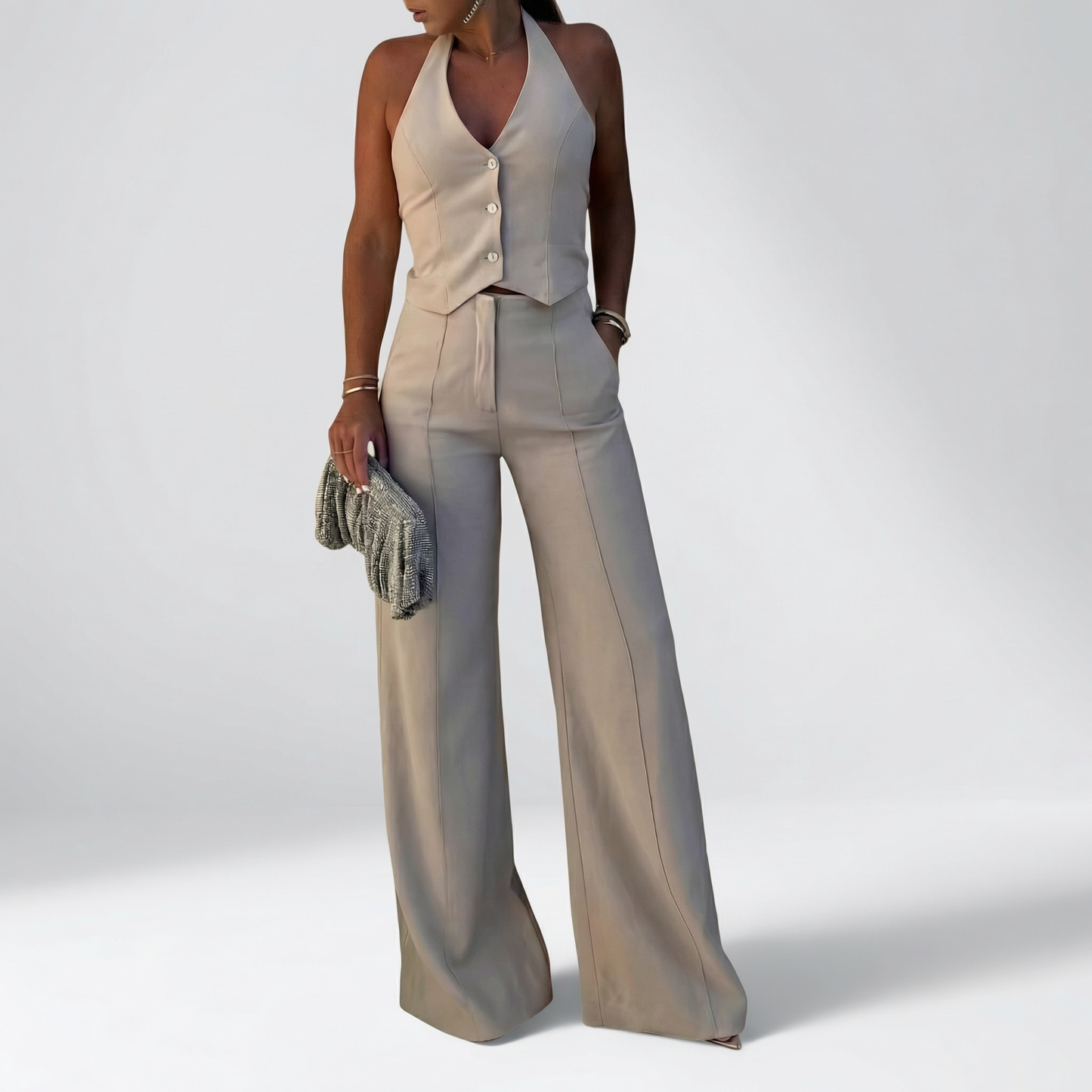 Conjunto con chaleco de traje y pantalones casuales