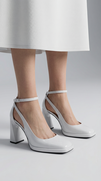 Tacones altos y gruesos blancos