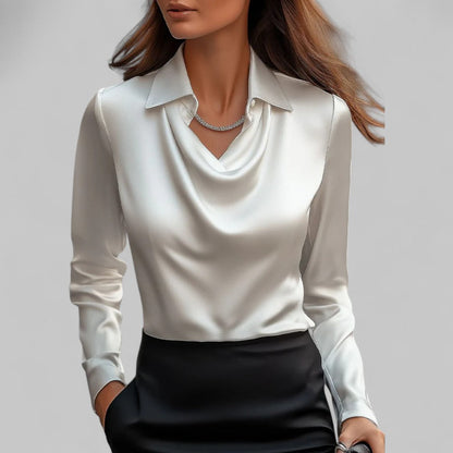 Elegante blusa de satén con escote